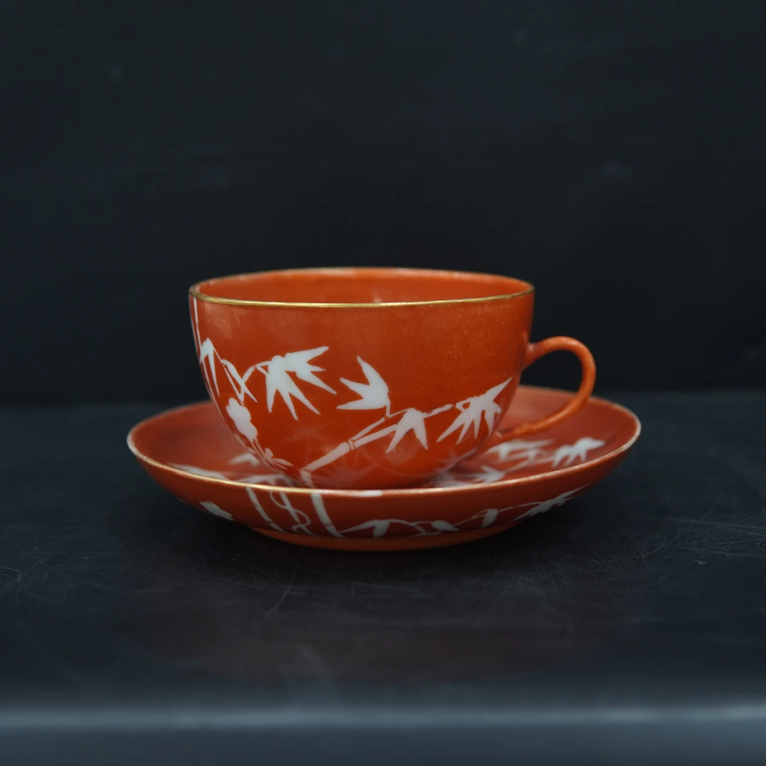 AK00042矾红地描金留白过墙竹纹杯碟套