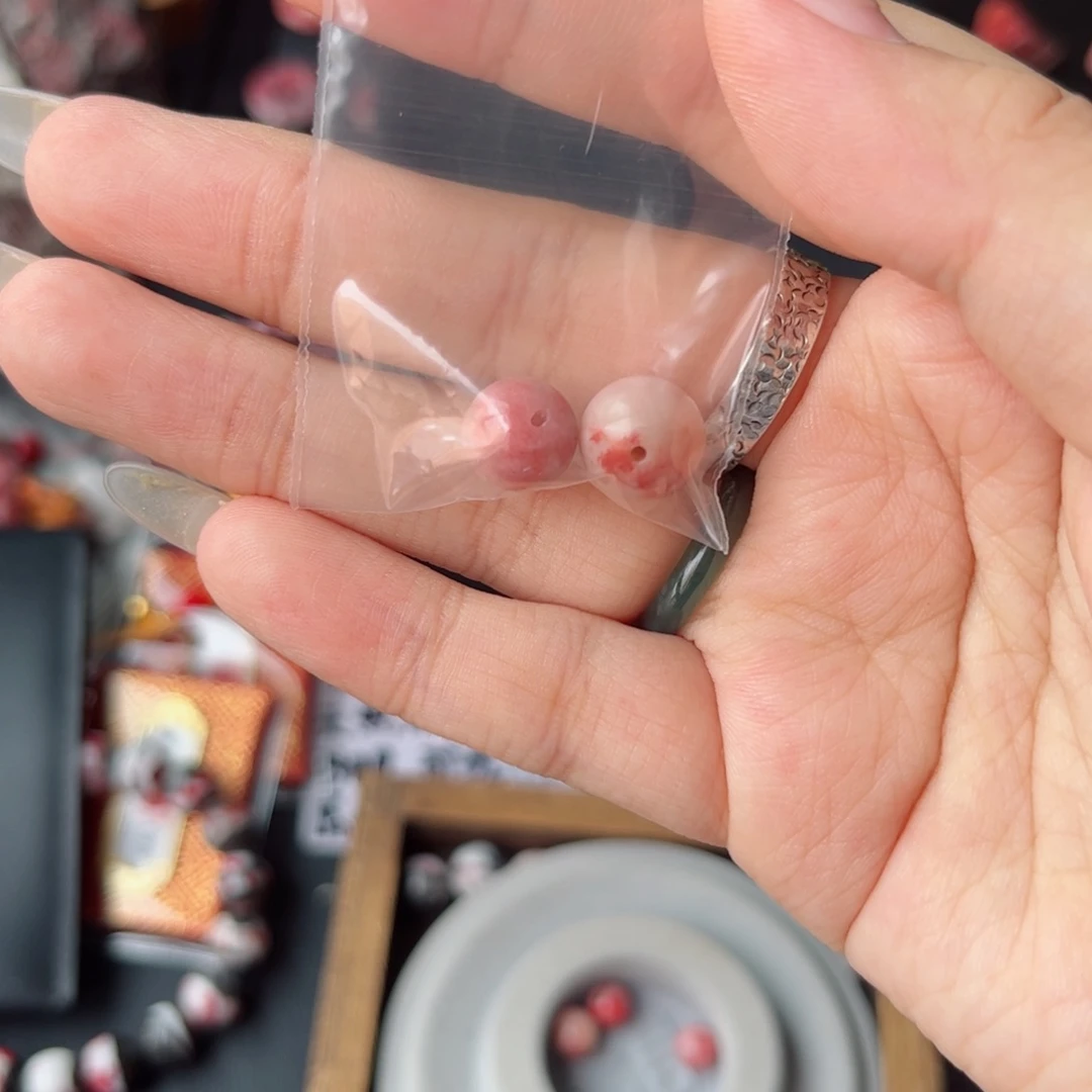 地***泰天然辰砂两颗玉化料单珠