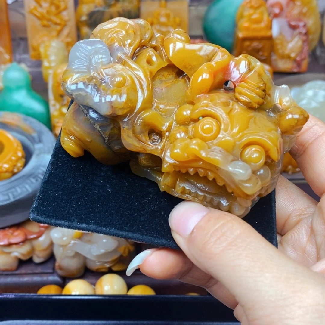 未镶嵌石英质玉（黄龙玉）颈饰