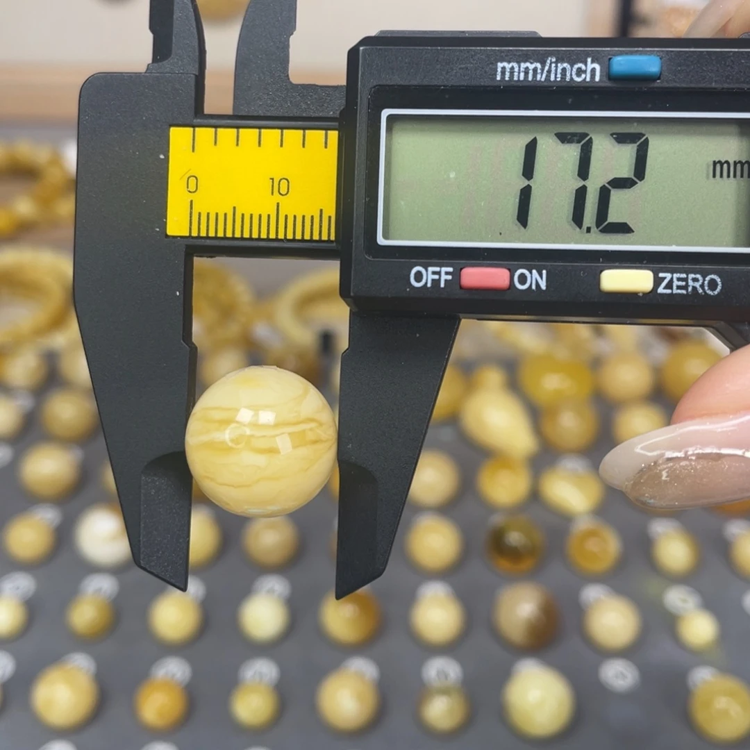 琥珀未镶嵌裸石70