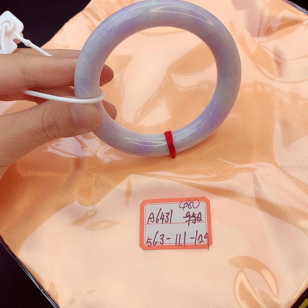 翡翠手镯未镶嵌翡翠