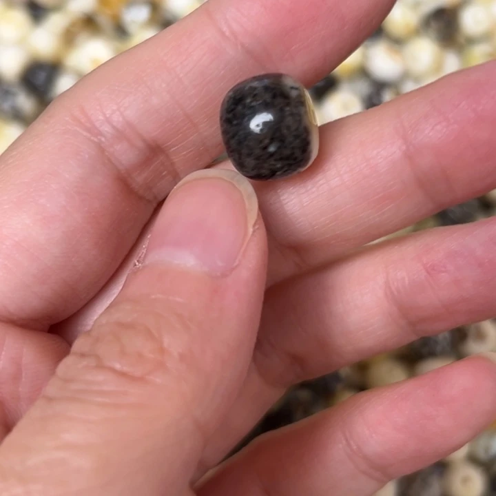蜜蜡未镶嵌裸石12.1mm一个