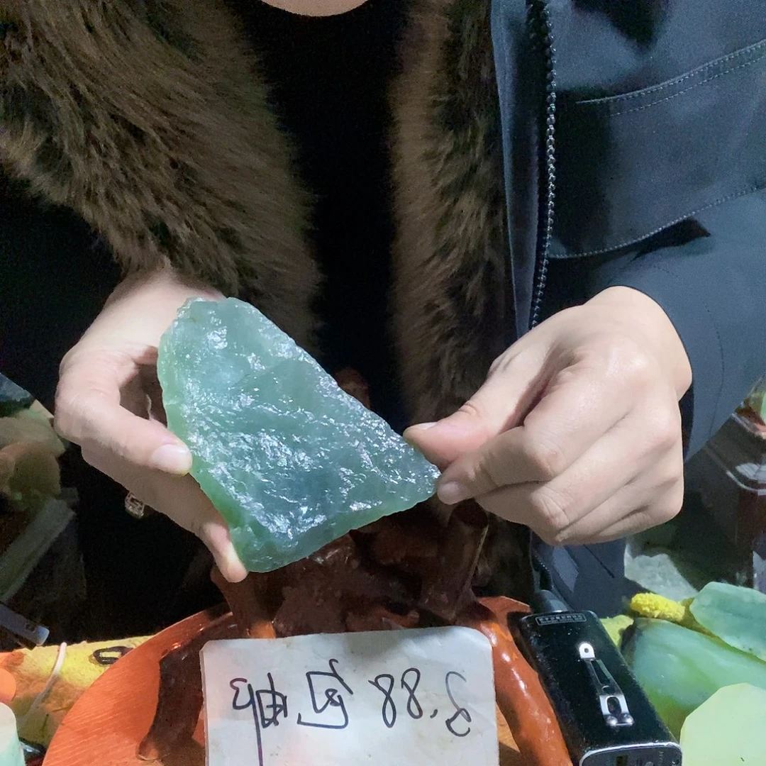 蛇纹石玉未镶嵌珠宝奇石