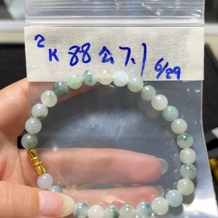 定制翡翠未镶嵌手串