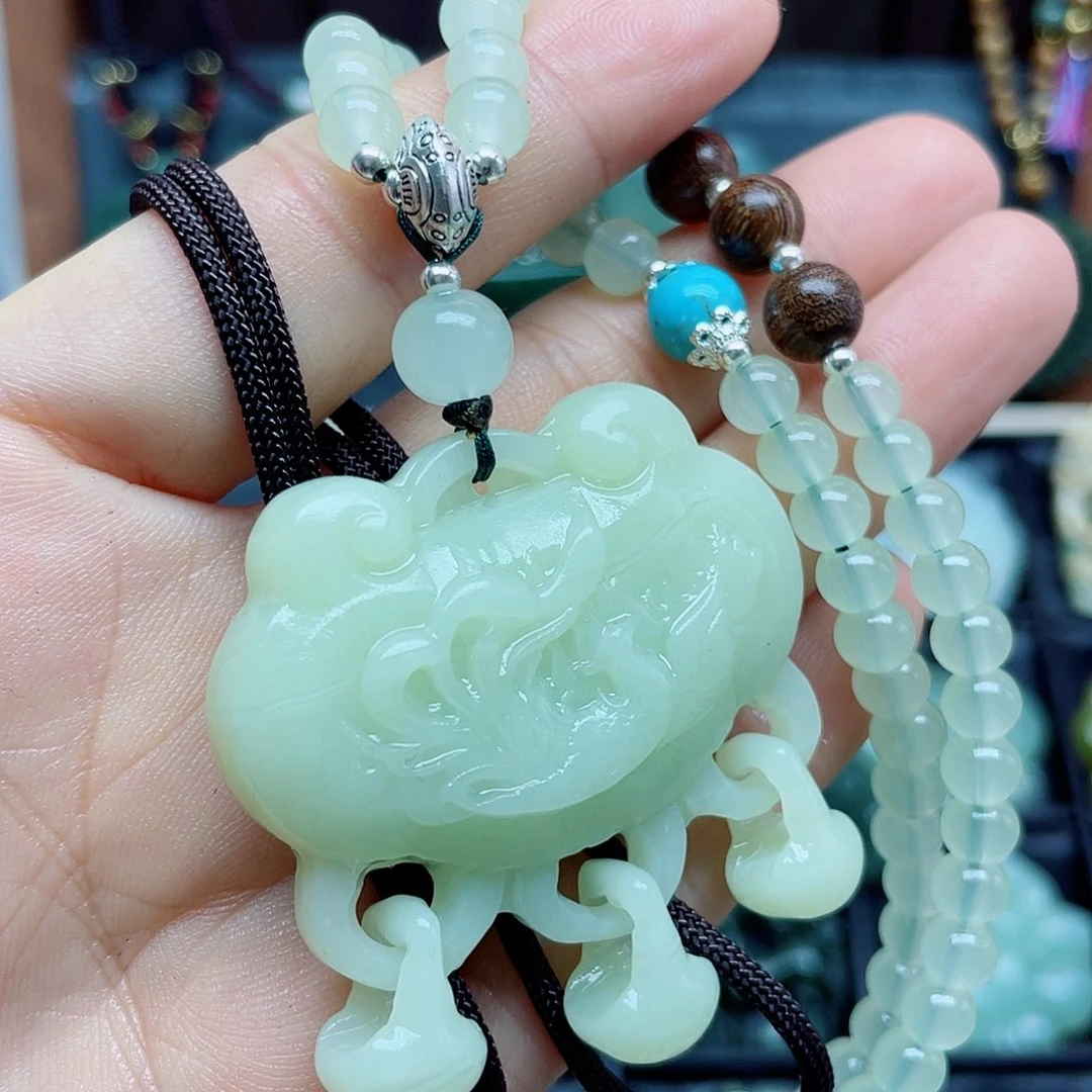 蛇纹石玉未镶嵌颈饰