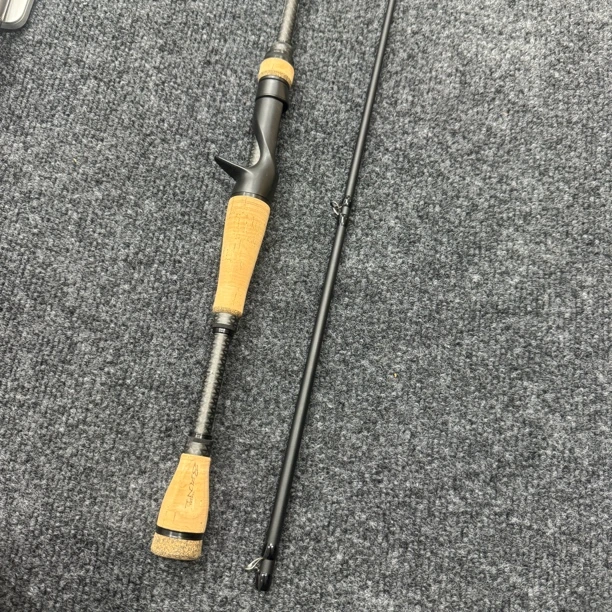 98#枪柄两节路亚竿，燎KBC64mlx-st-2极微使用无伤无裂裸杆