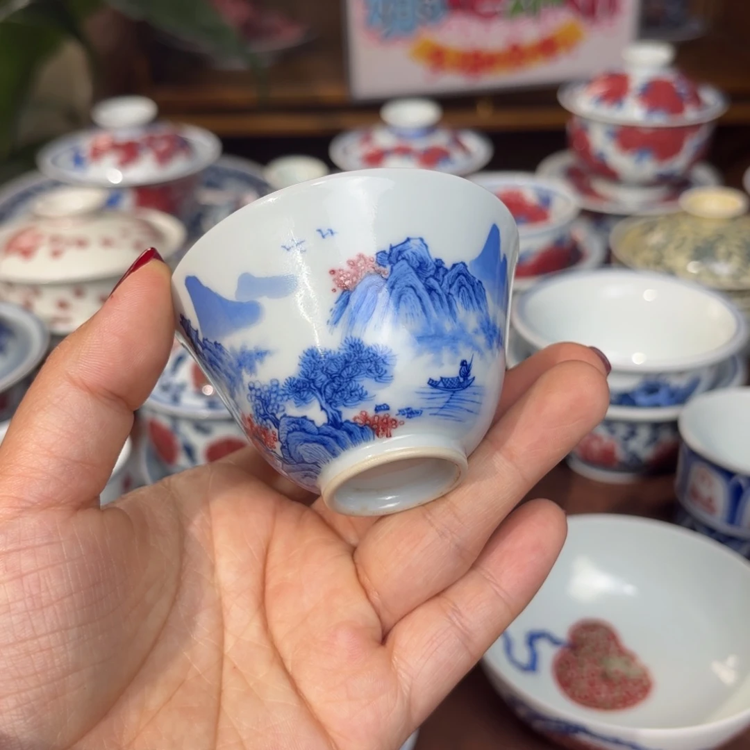 微瑕青花釉里红山水小杯子