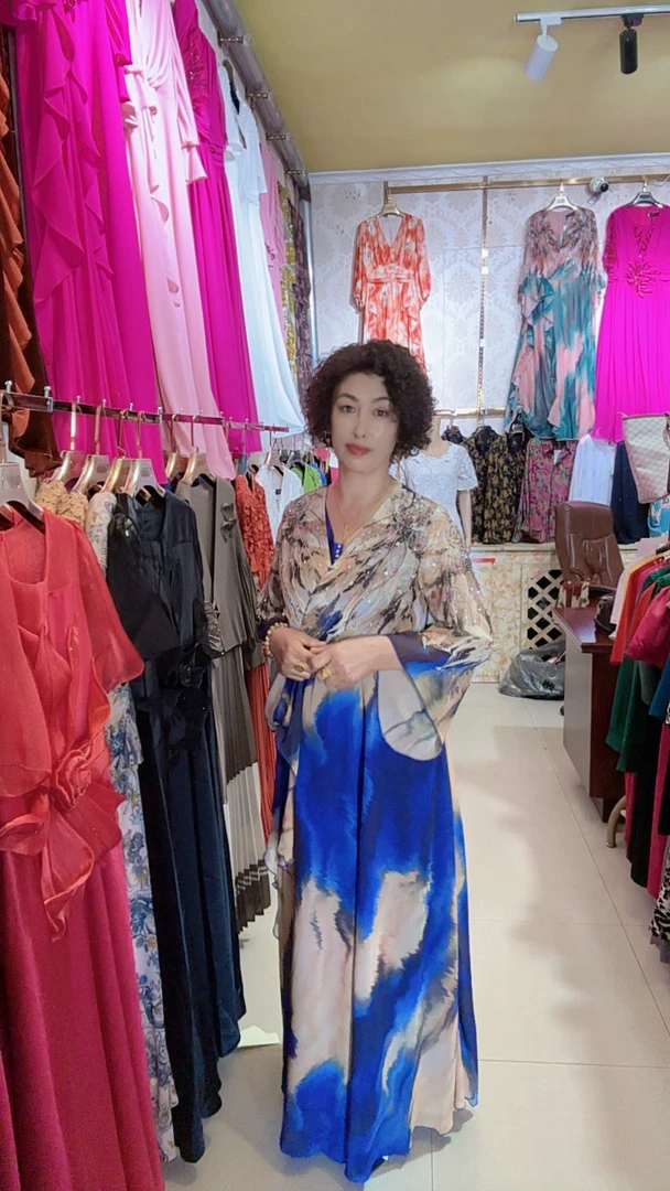 米尔邦服饰夏季时尚印花收腰V领百褶气质连衣裙