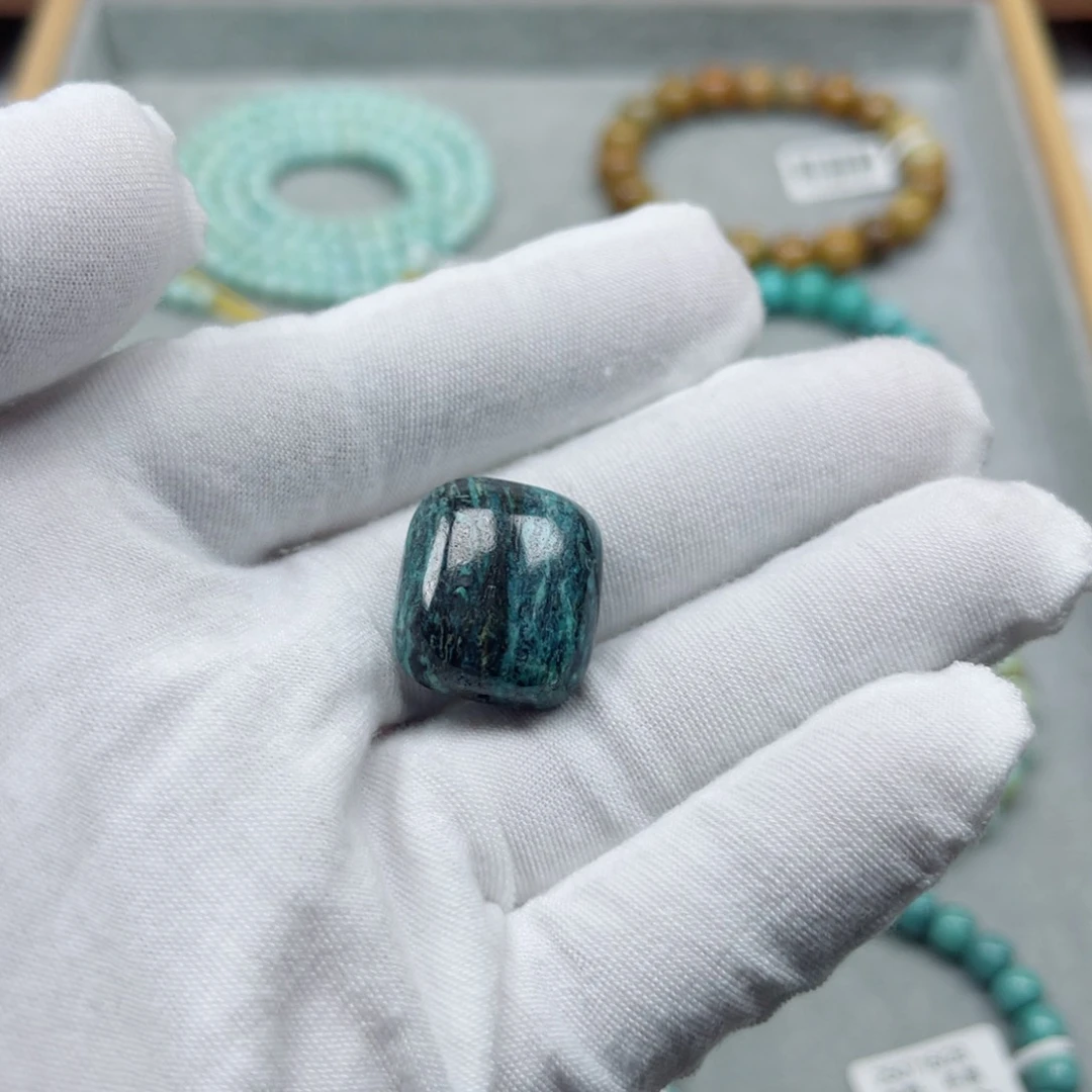 绿松石未镶嵌挂件