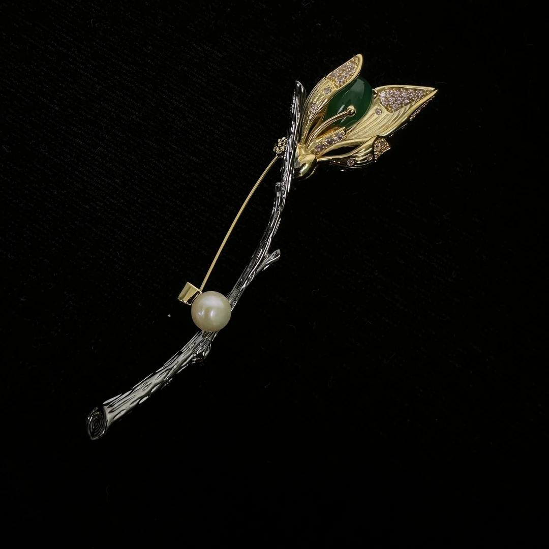 2058 绿色新款简约玉兰花胸针