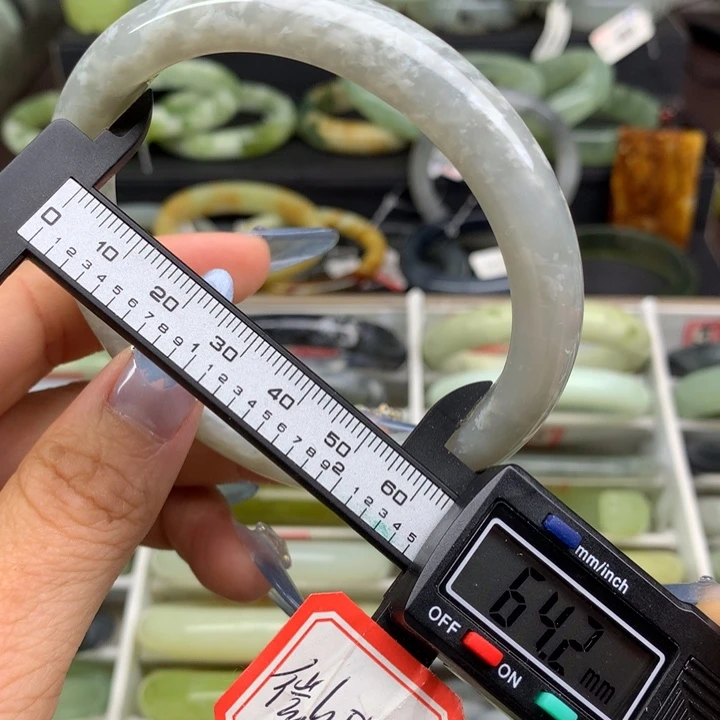 蛇纹石玉未镶嵌手镯512