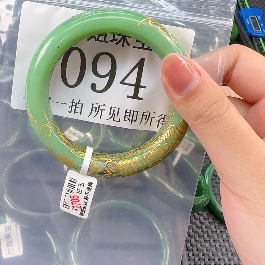 颈饰未镶嵌和田玉手镯57 094