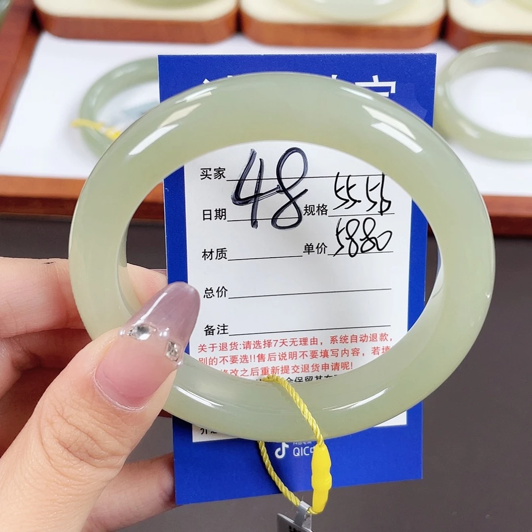 若***、和田玉手镯未镶嵌