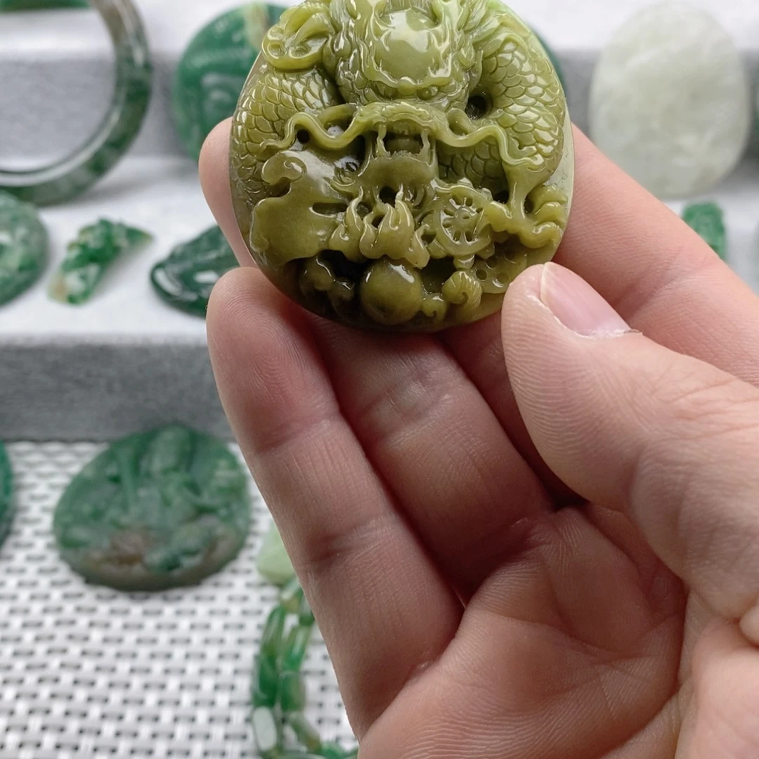 独山玉未镶嵌颈饰