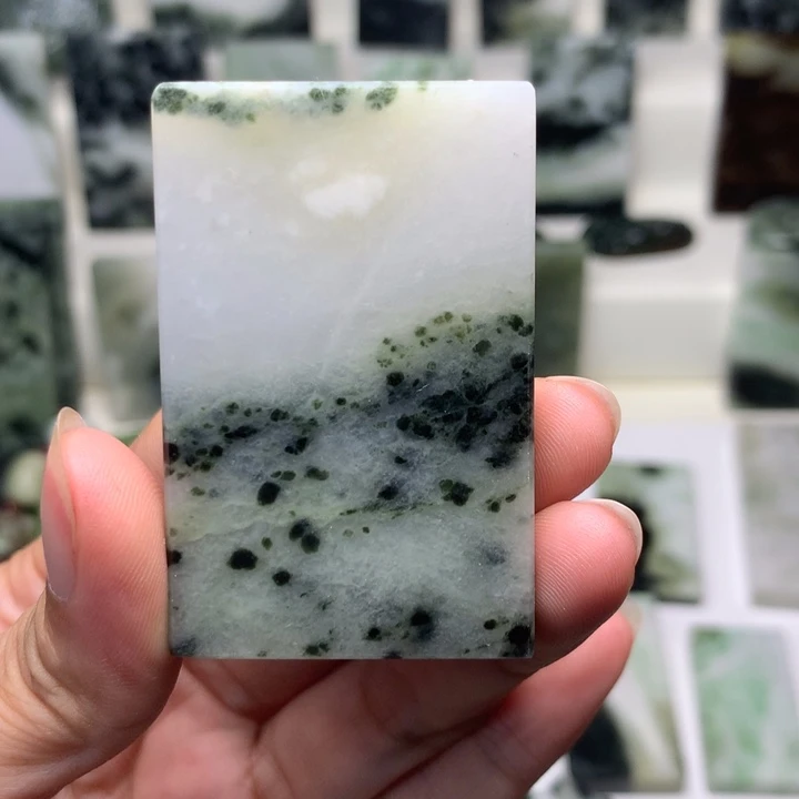 独山玉未镶嵌颈饰