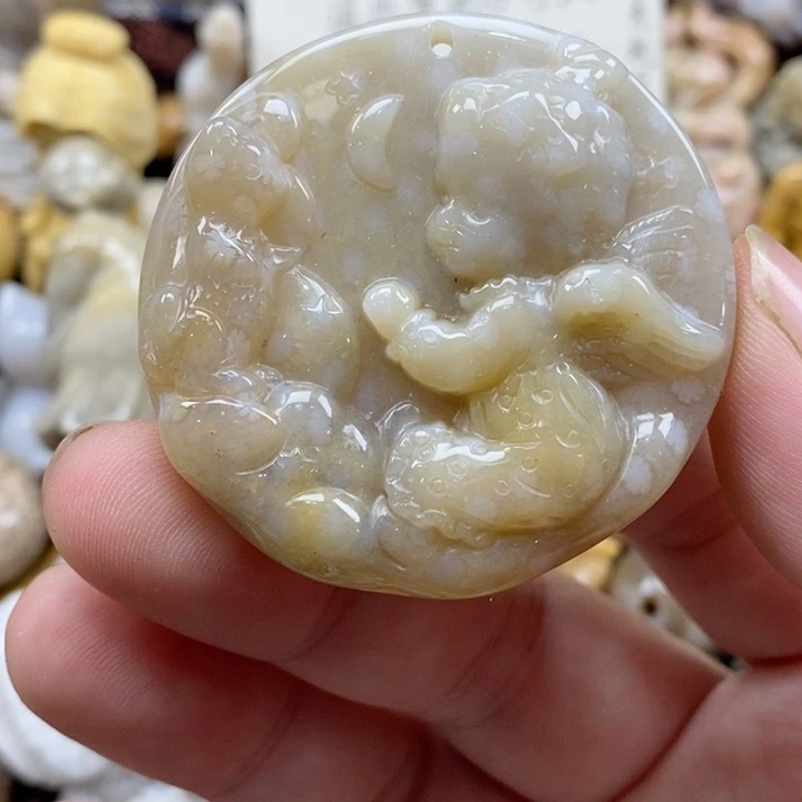 颈饰未镶嵌硅化珊瑚（珊瑚玉）