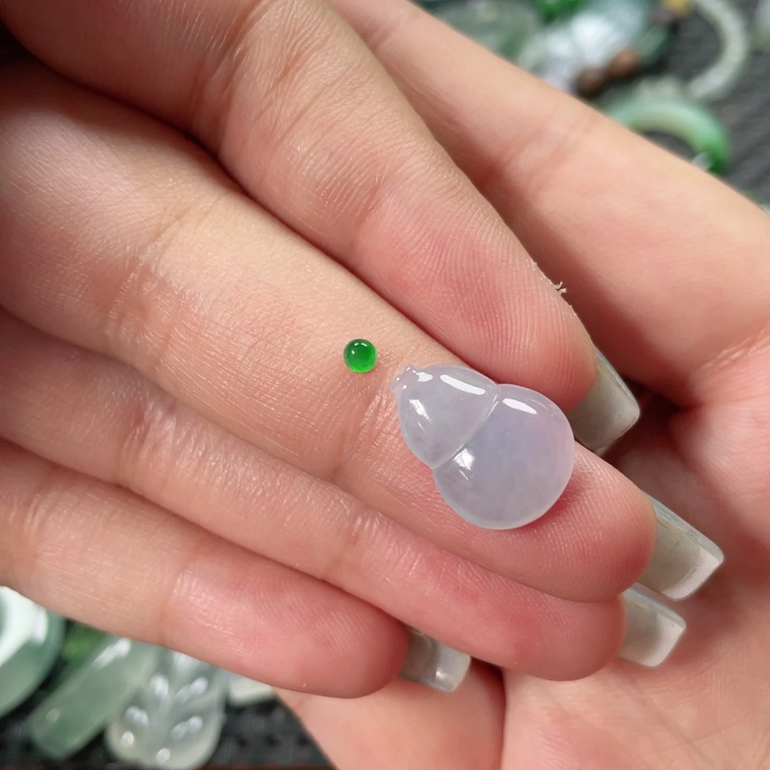 翡翠挂件未镶嵌   翡翠