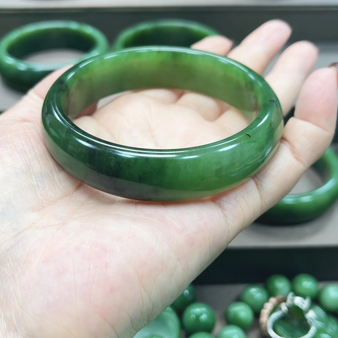 和田玉（碧玉）未镶嵌手镯