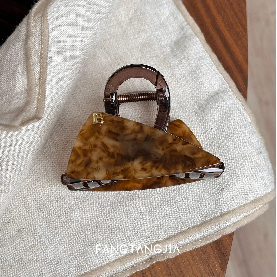 高端琥珀色三角豹纹醋酸抓夹女新款半扎发后脑勺鲨鱼夹子2025新款