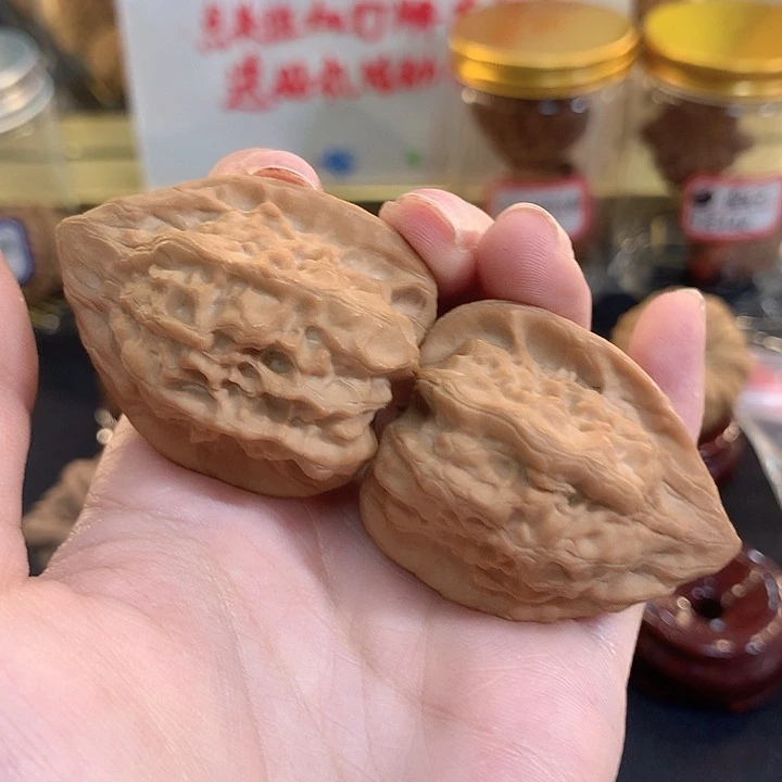 文玩核桃吊坠赤龙鸡心