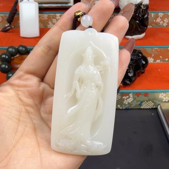 世***等和田玉未镶嵌颈饰