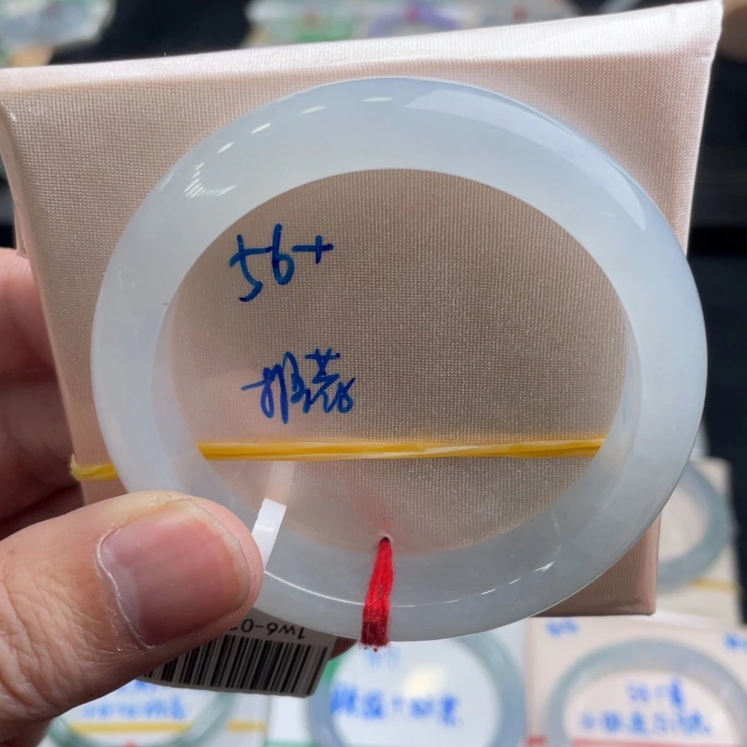 翡翠手镯未镶嵌翡翠手镯