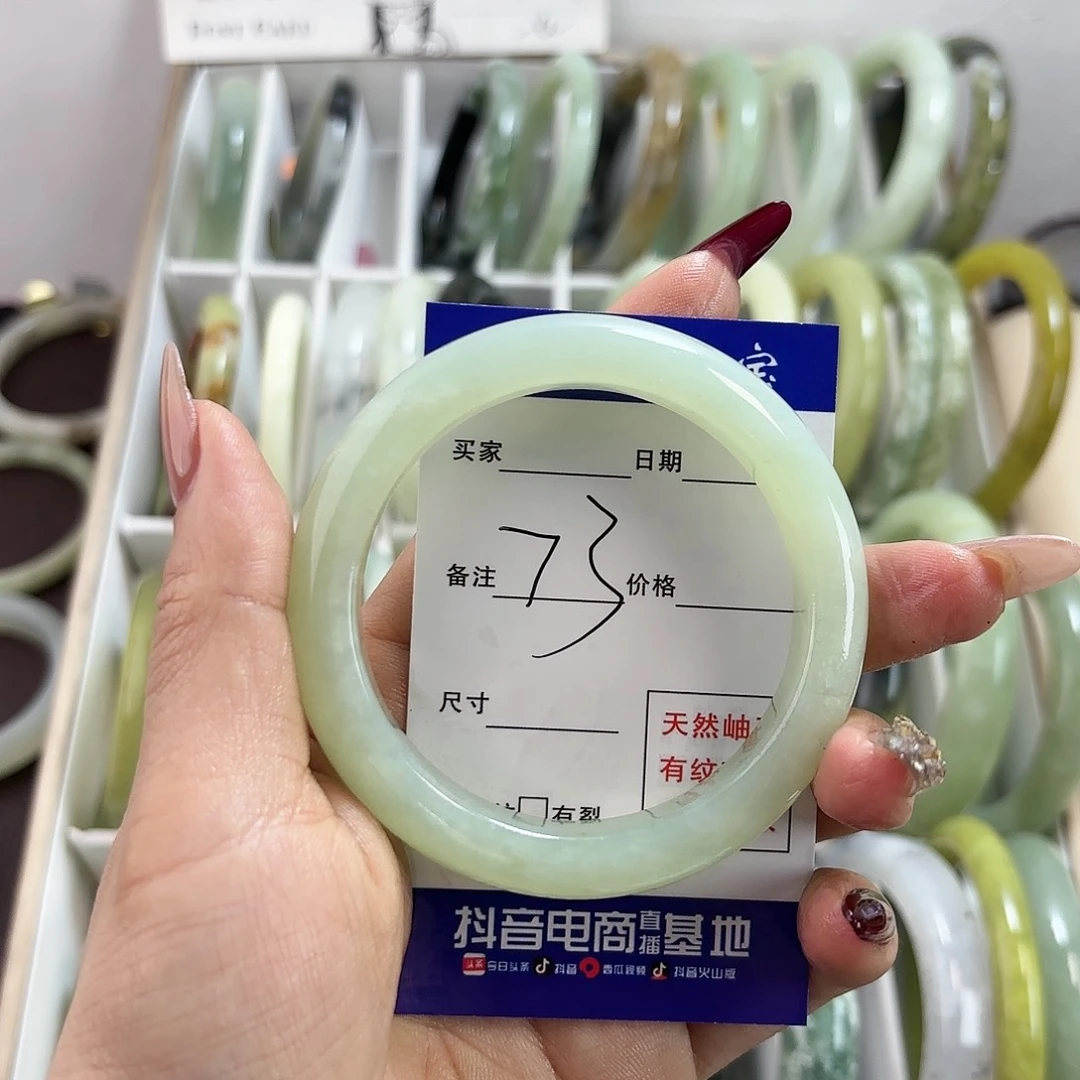 蛇纹石玉手镯未镶嵌小*嫣