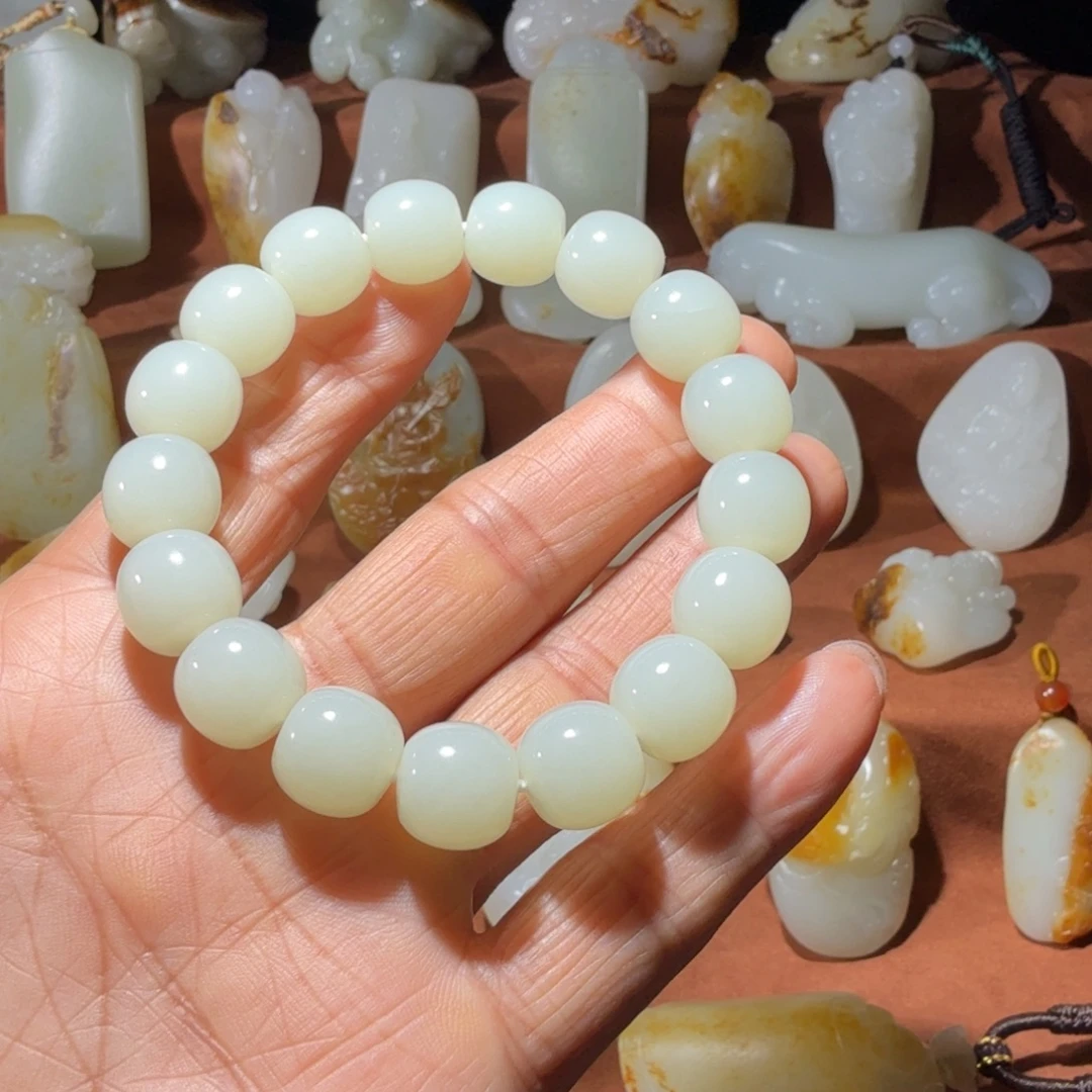 老****和田玉未镶嵌颈饰