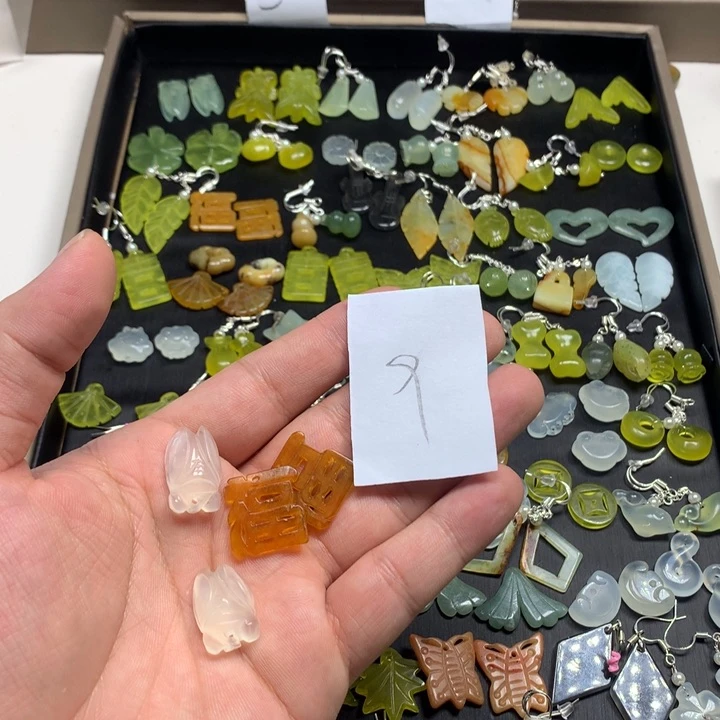 蛇纹石玉耳钉足银镀金镶嵌记***殿