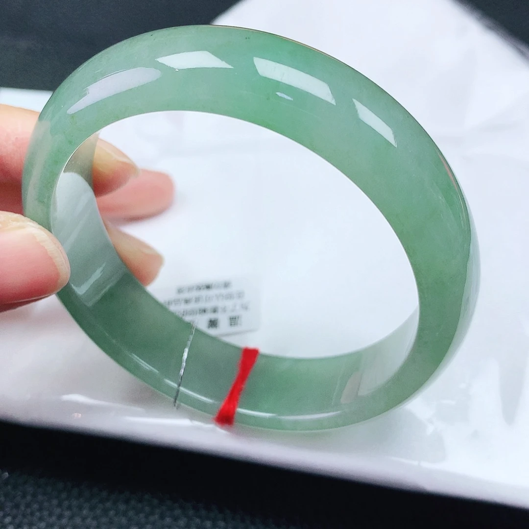 翡翠手镯未镶嵌59轮胎