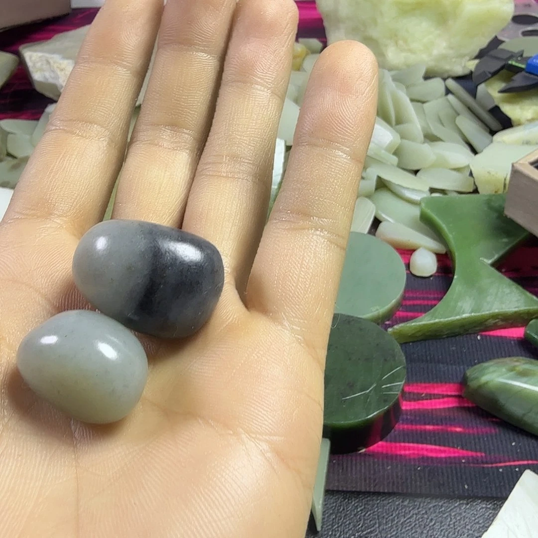 璐***忙和田玉（糖玉）未镶嵌挂件