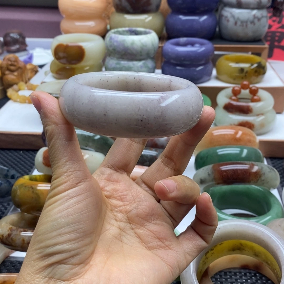 J***I未镶嵌手镯石英岩玉