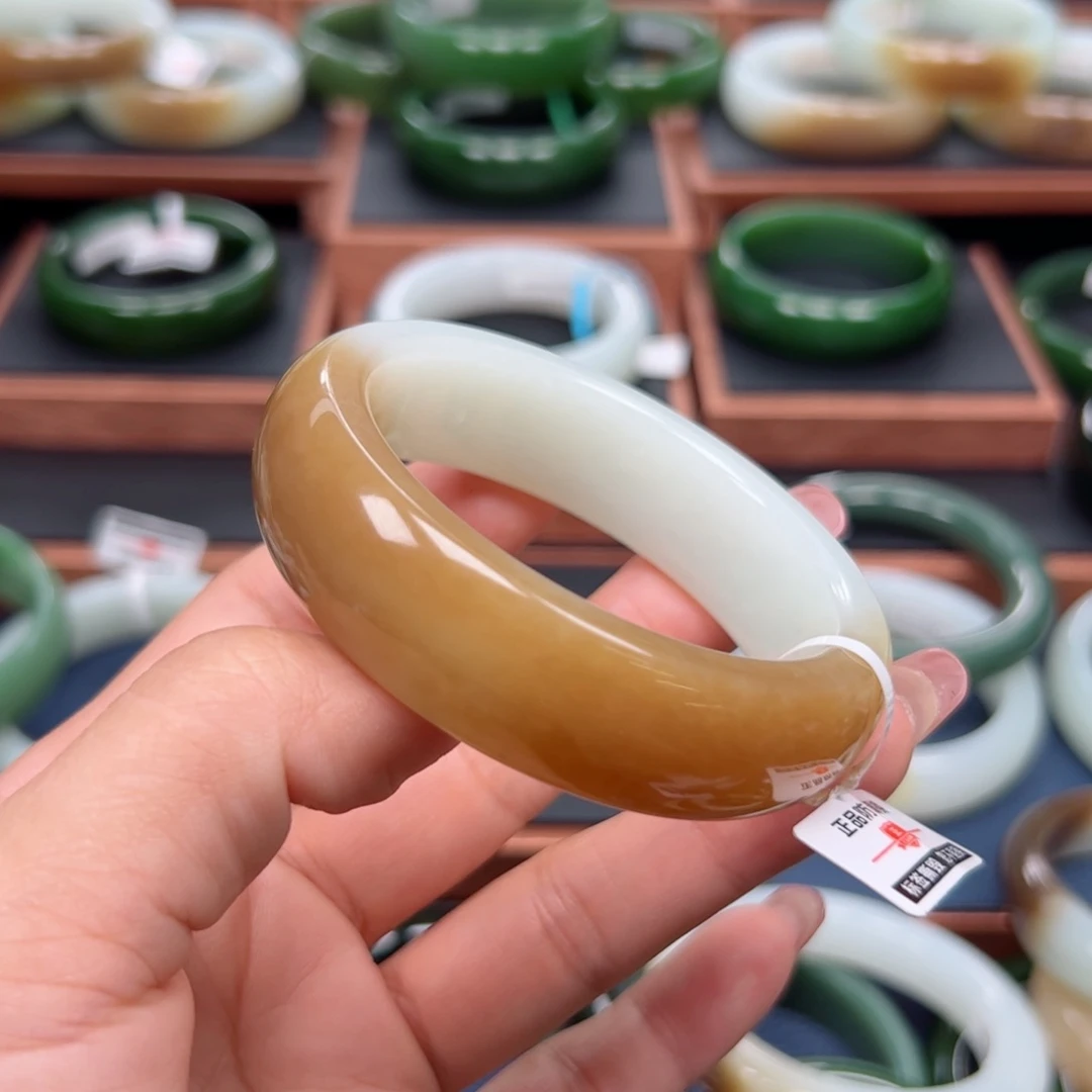 未镶嵌手镯和田玉坤**修