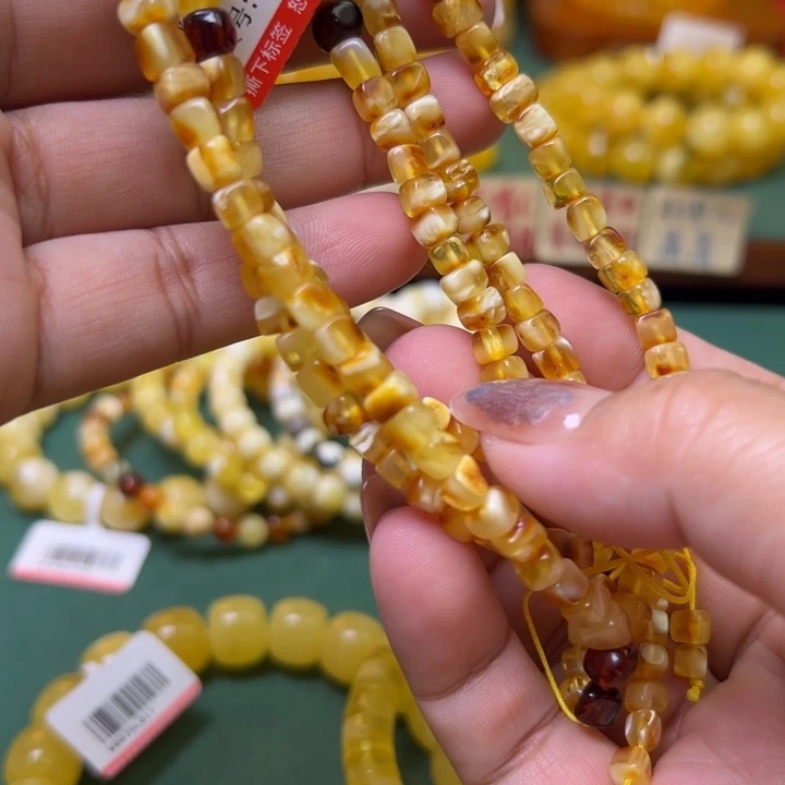 蜜蜡未镶嵌珠宝奇石