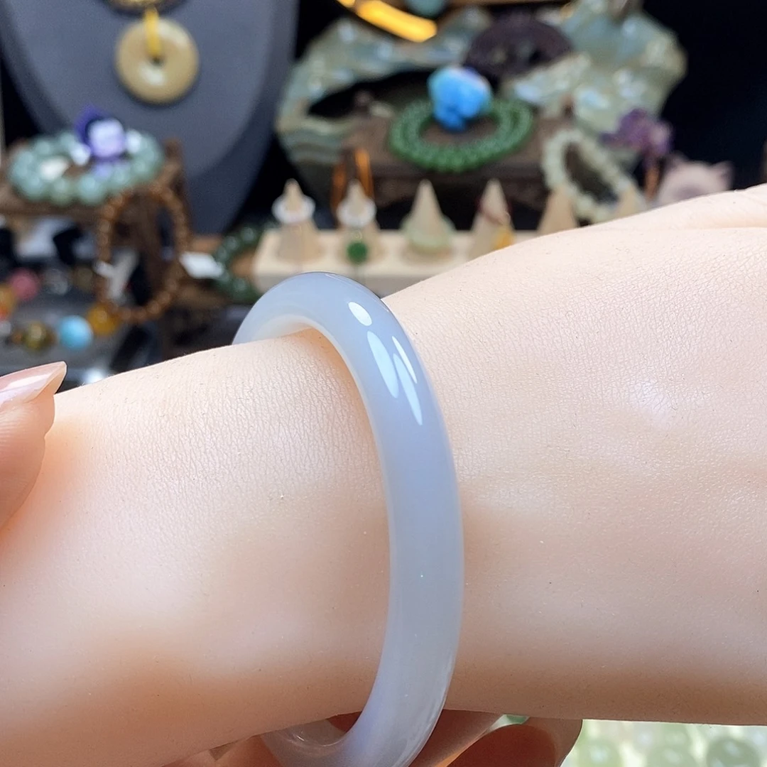 乐***多和田玉手镯未镶嵌烟紫镯58