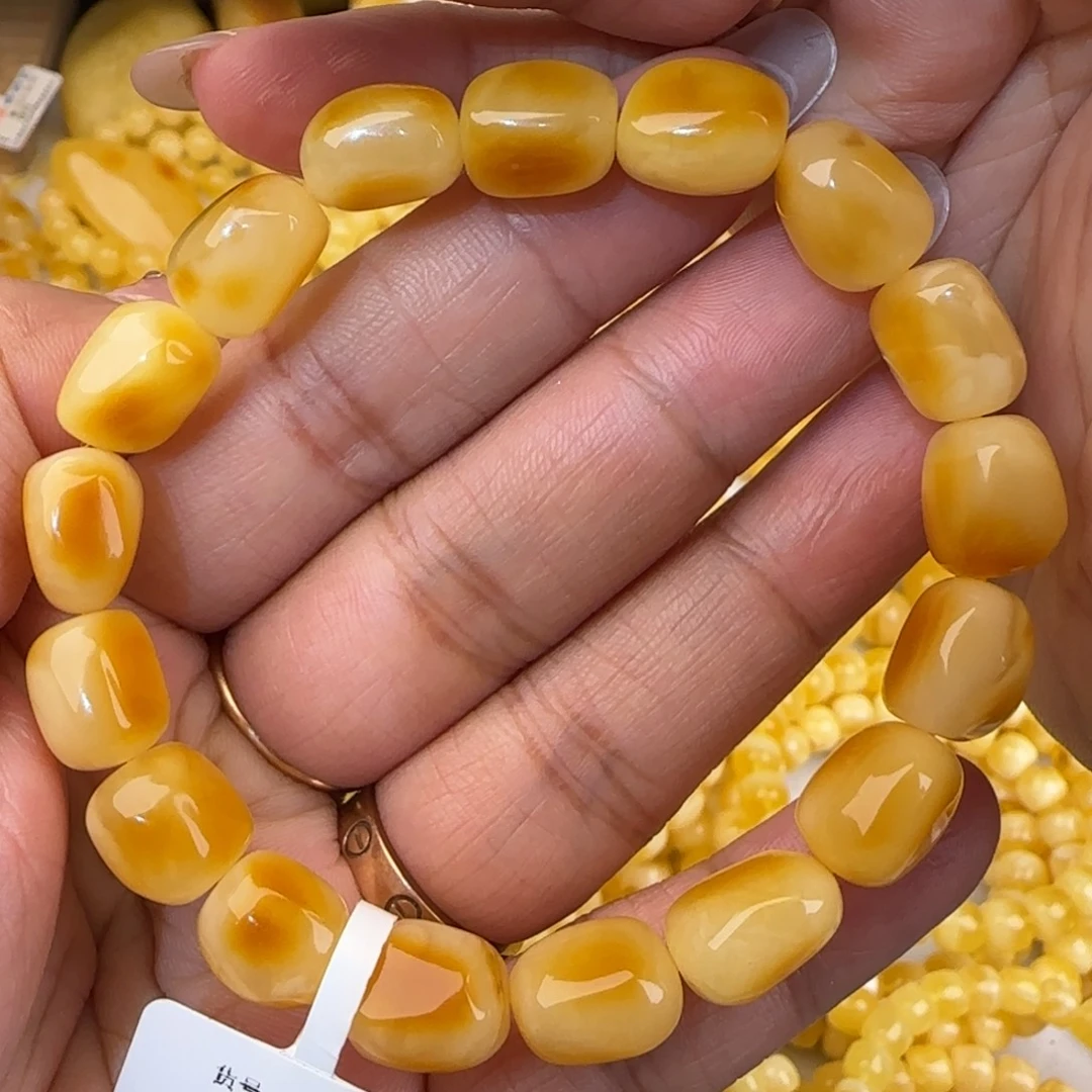 蜜蜡未镶嵌手链鸡油黄飘白花随型手串