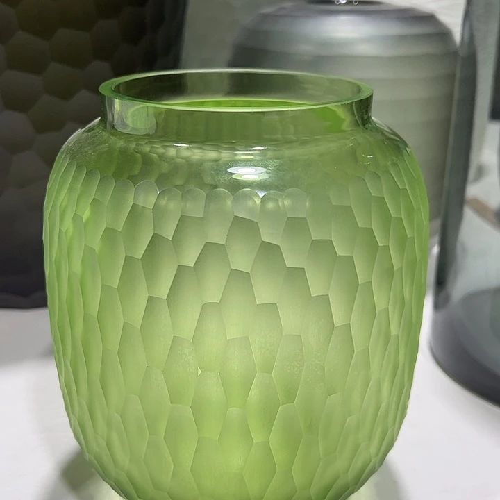 绿色磨刻花瓶花器高18口10