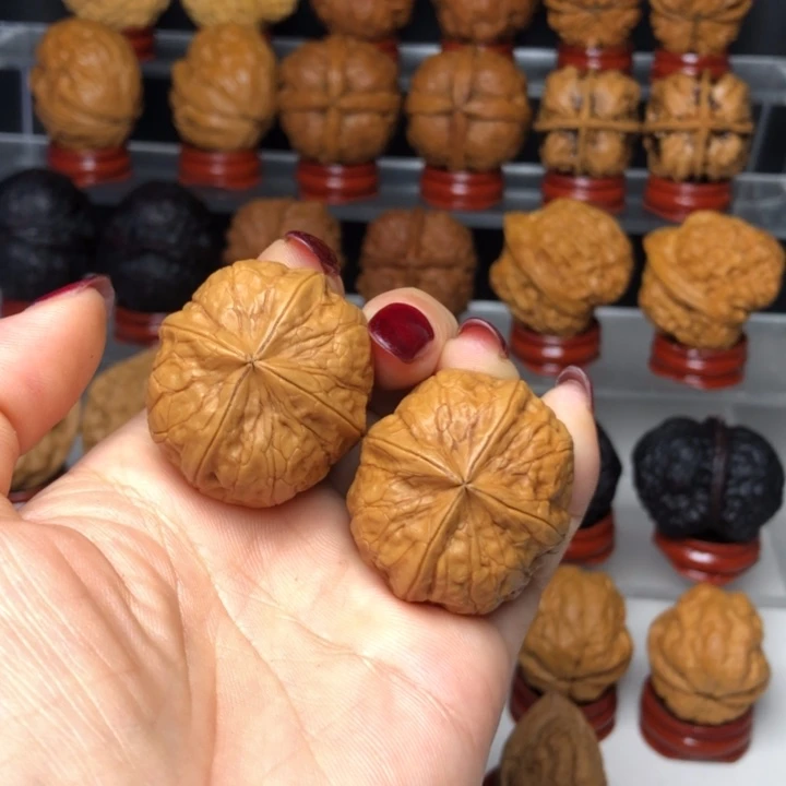 哟***_文玩核桃吊坠88聚宝四楞