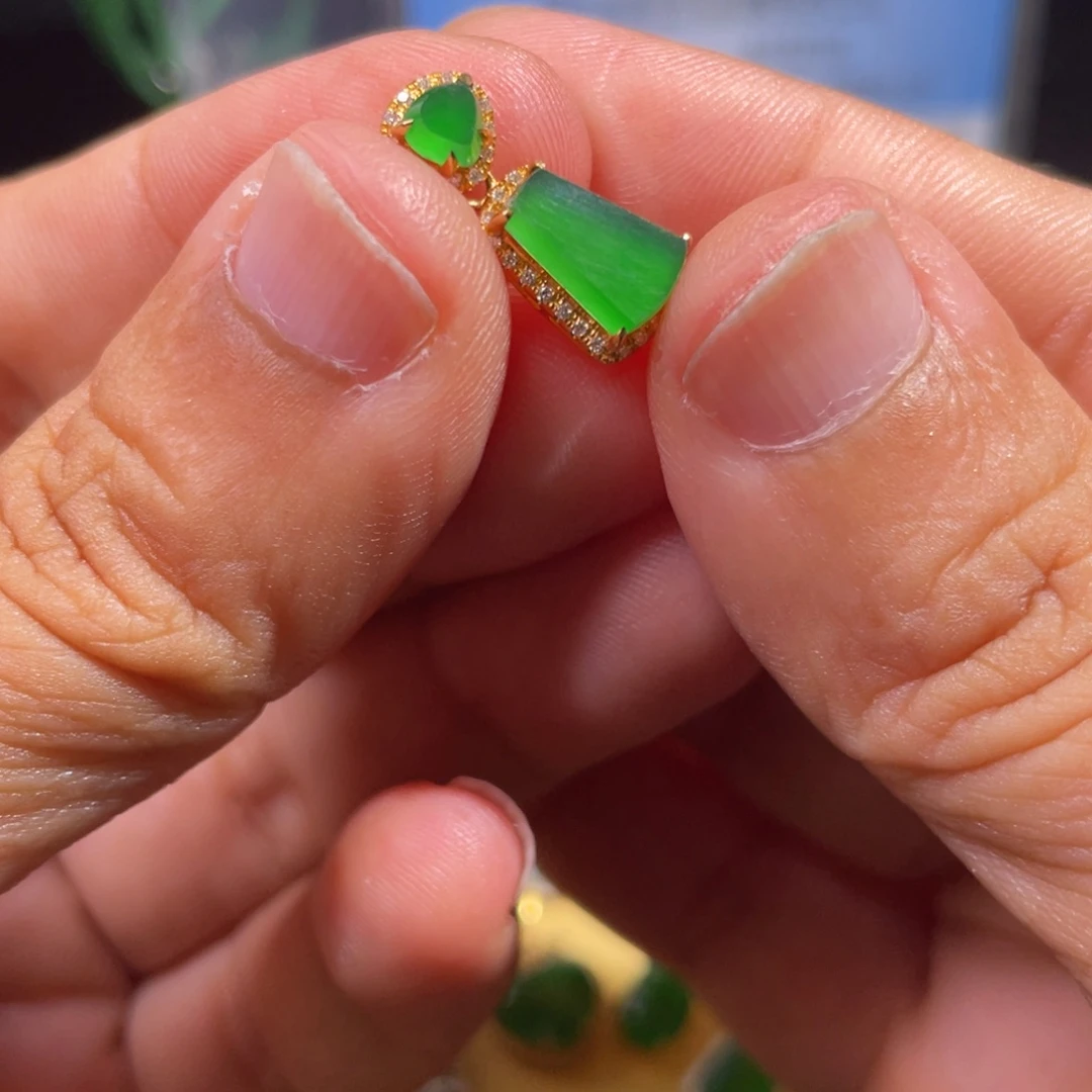 翡翠18K金镶嵌颈饰翡翠