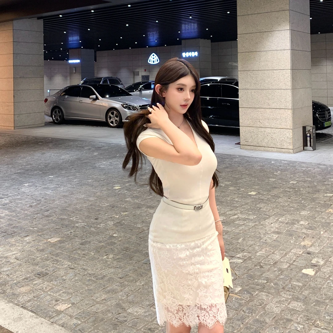 Momoshero【娇欲curve】长期主义基础款！一秒沙漏腰V领连肩袖上衣