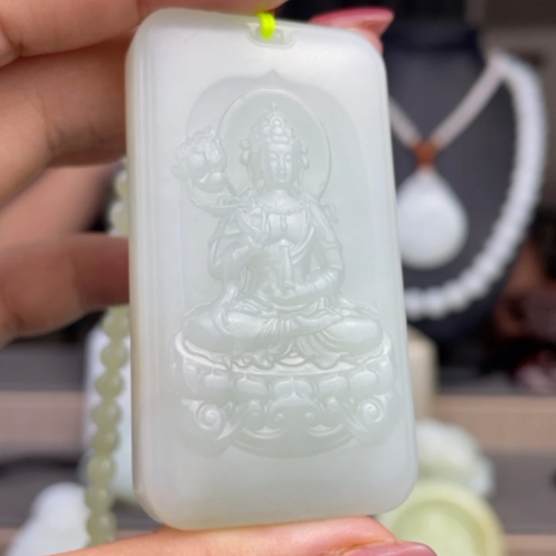 【闪购商品】颈饰足铂镶嵌和田玉