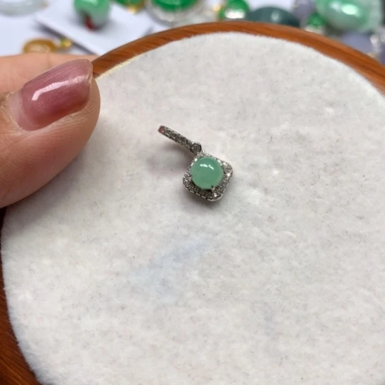 颈饰银S925镶嵌翡翠