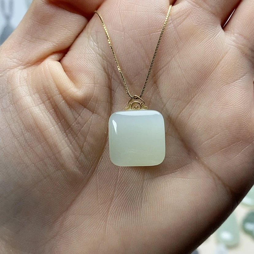 【闪购商品】颈饰18K金镶嵌和田玉