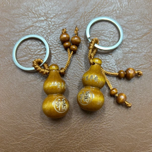 a300 文玩桃木雕刻小葫芦单个钥匙扣