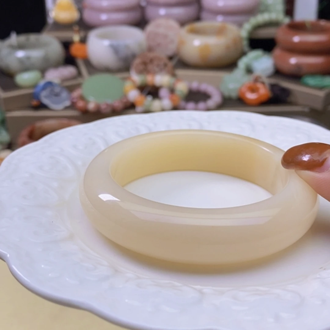 【闪购商品】未镶嵌手镯石英岩玉