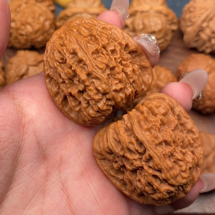 文玩核桃把件涿鹿南疆40，大克重