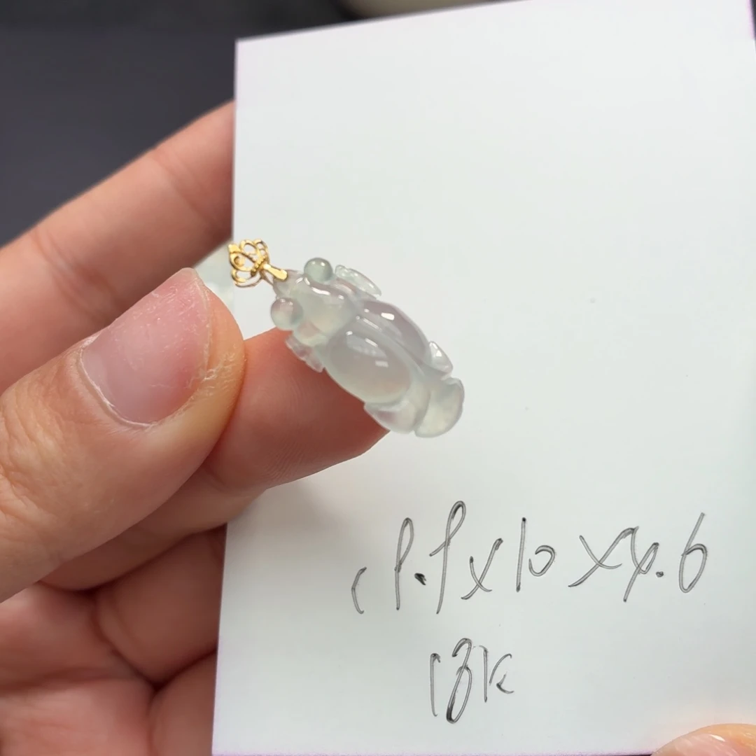 颈饰18K金镶嵌翡翠鱼