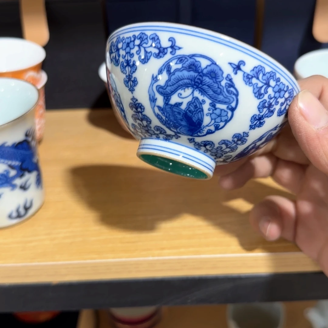 瓷片瓷器上还写满红花绿丝