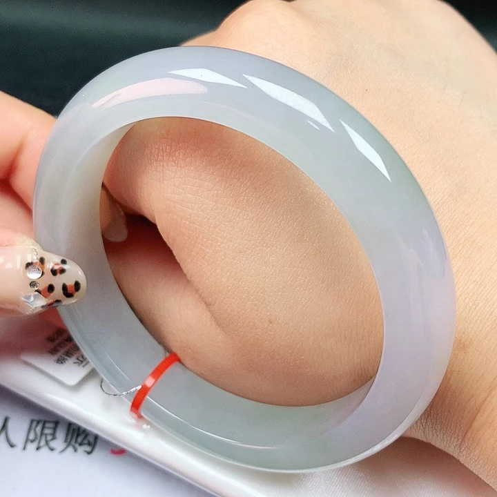 翡翠手镯未镶嵌60圈