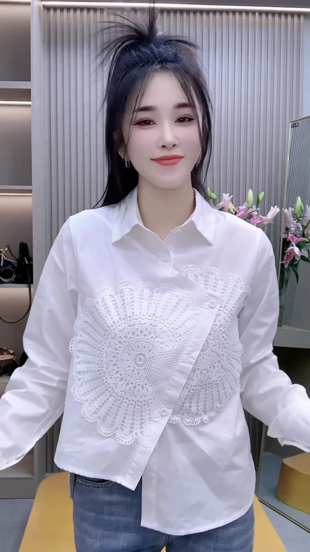春夏新款时尚洋气百搭长袖重工提花蕾丝拼接显瘦翻领不规则衬衫女